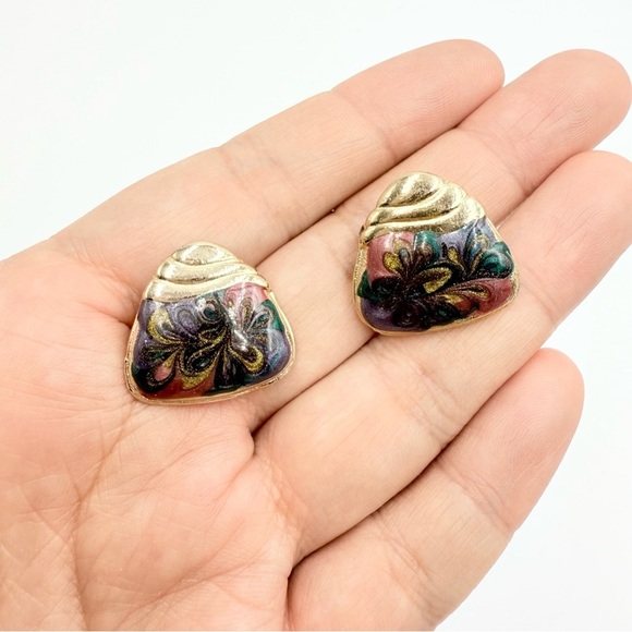 Vintage Gold Tone Floral Enamel
Clip On Triangle Earrings Made in USA - Picture 6 of 7